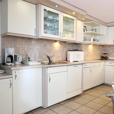 Strandnahe Ferienwohnung, Zentral Gelegen, Wlan Und Balkon, Andreas Dirks-str. 1 Apartman Westerland