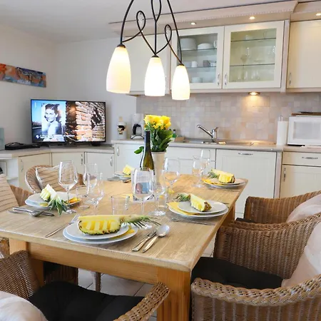 Apartman Strandnahe Ferienwohnung, Zentral Gelegen, Wlan Und Balkon, Andreas Dirks-str. 1