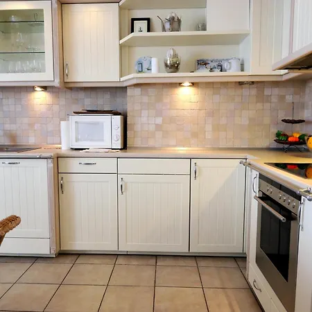 Strandnahe Ferienwohnung, Zentral Gelegen, Wlan Und Balkon, Andreas Dirks-str. 1 Apartman Westerland